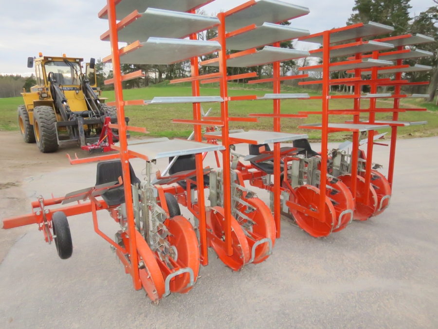 4805 Checchi & Magli Fox transplanter
