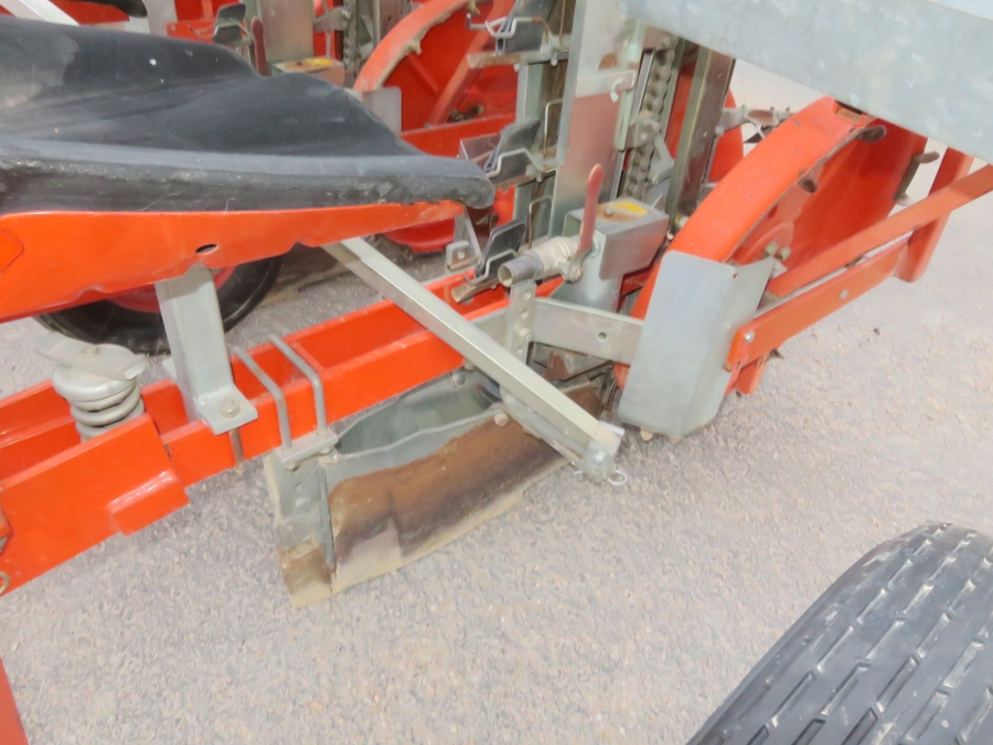 4805 Checchi & Magli Fox transplanter