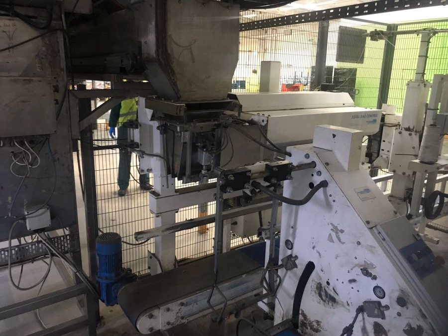 4890 Pacepacker TBC paper bagger with stitcher