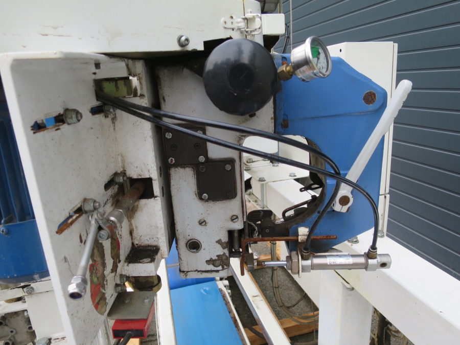 4890 Pacepacker TBC paper bagger with stitcher