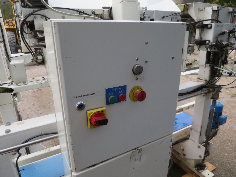 4890 Pacepacker TBC paper bagger with stitcher