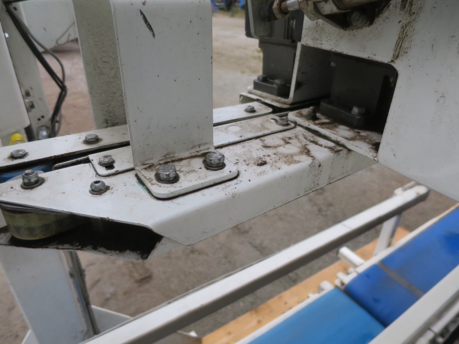 4890 Pacepacker TBC paper bagger with stitcher