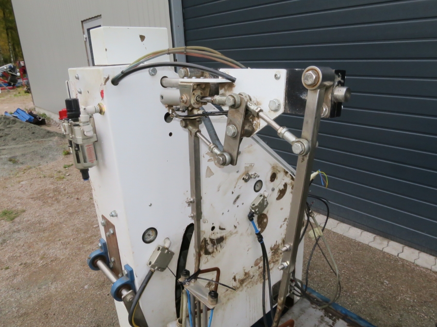 4890 Pacepacker TBC paper bagger with stitcher