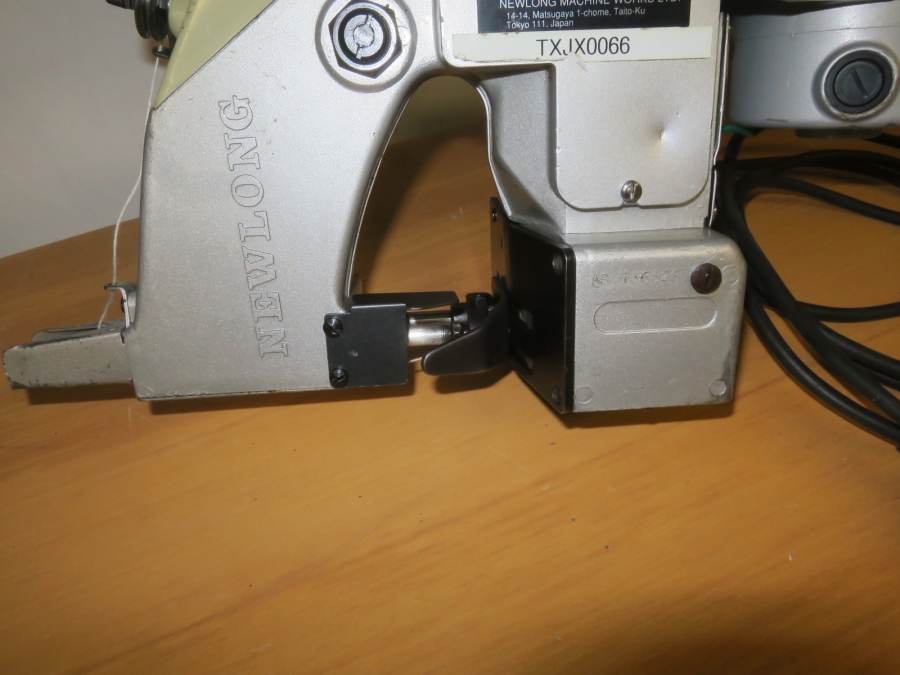 4898 Newlong NP7A bag stitcher