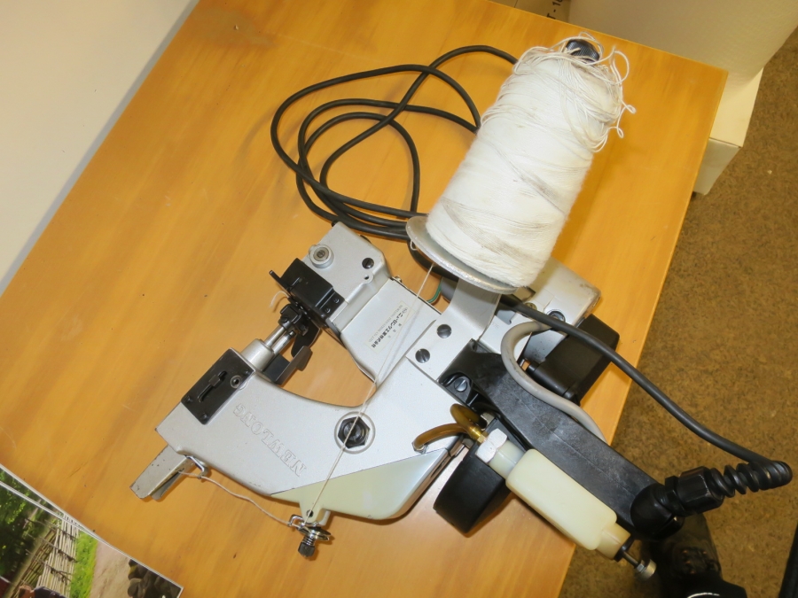 4898 Newlong NP7A bag stitcher