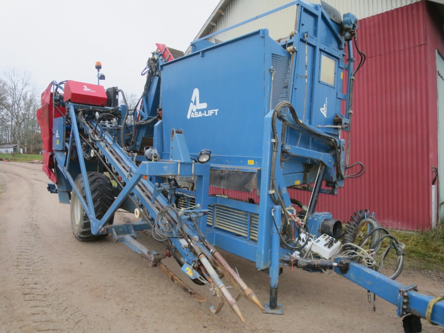 4904 Asa-Lift T-140B carrot harvester with 4 ton Bunker