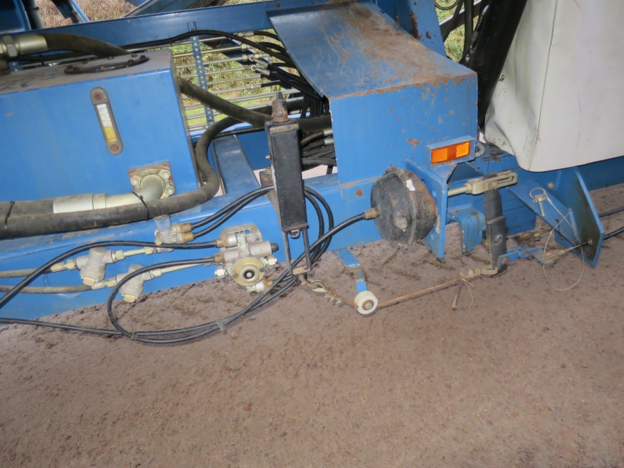 4904 Asa-Lift T-140B carrot harvester with 4 ton Bunker