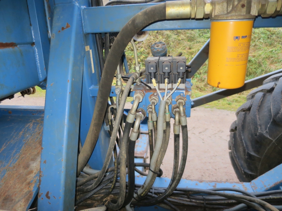 4904 Asa-Lift T-140B carrot harvester with 4 ton Bunker