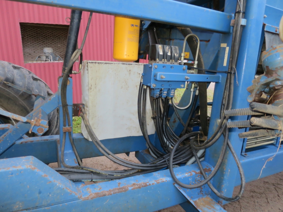 4904 Asa-Lift T-140B carrot harvester with 4 ton Bunker