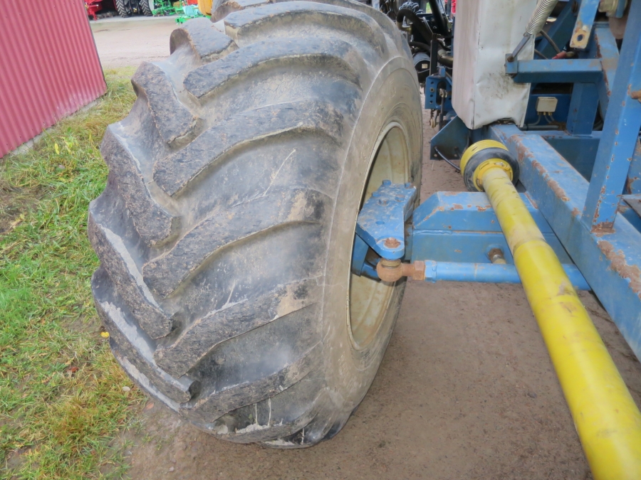 4904 Asa-Lift T-140B carrot harvester with 4 ton Bunker