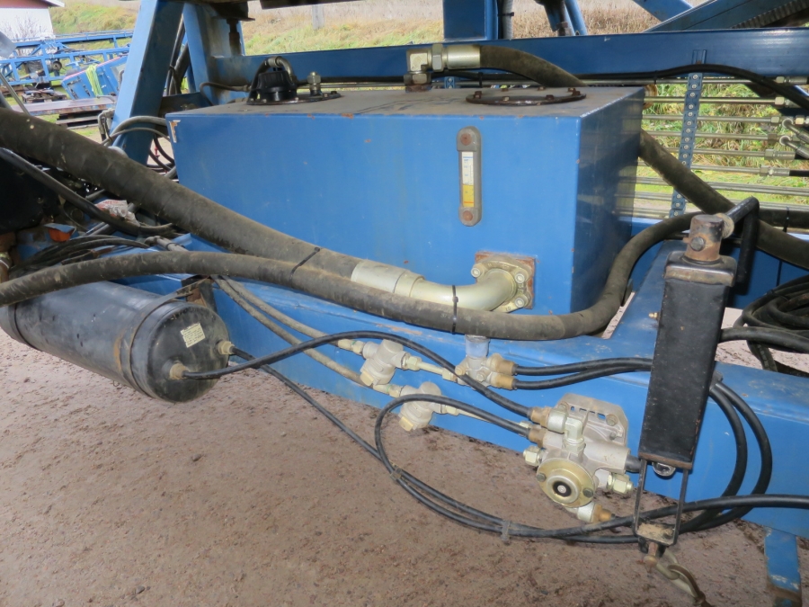 4904 Asa-Lift T-140B carrot harvester with 4 ton Bunker