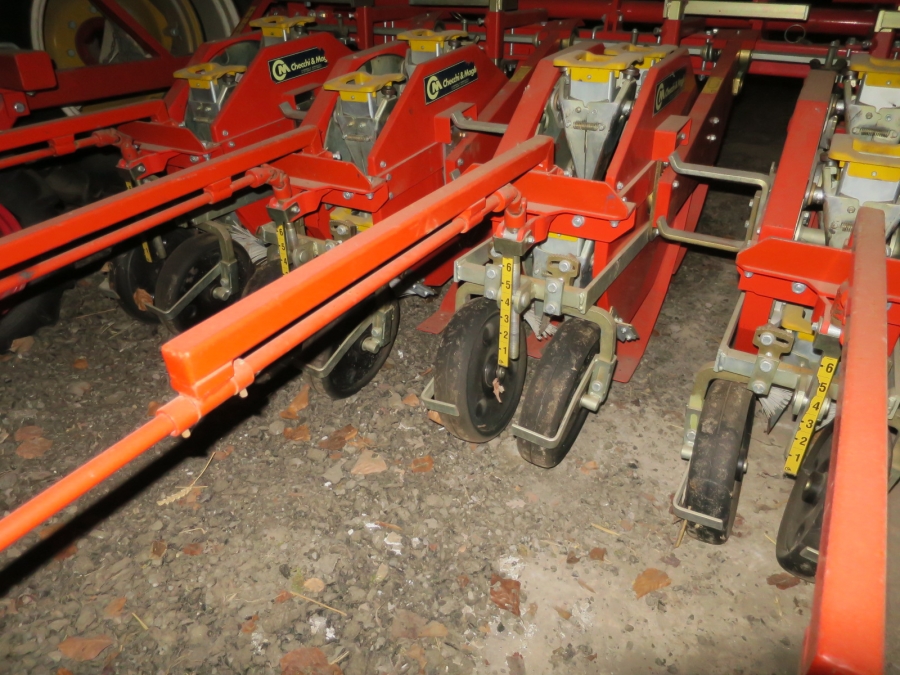 4910 Checchi & Magli Wolf 4 row transplanter