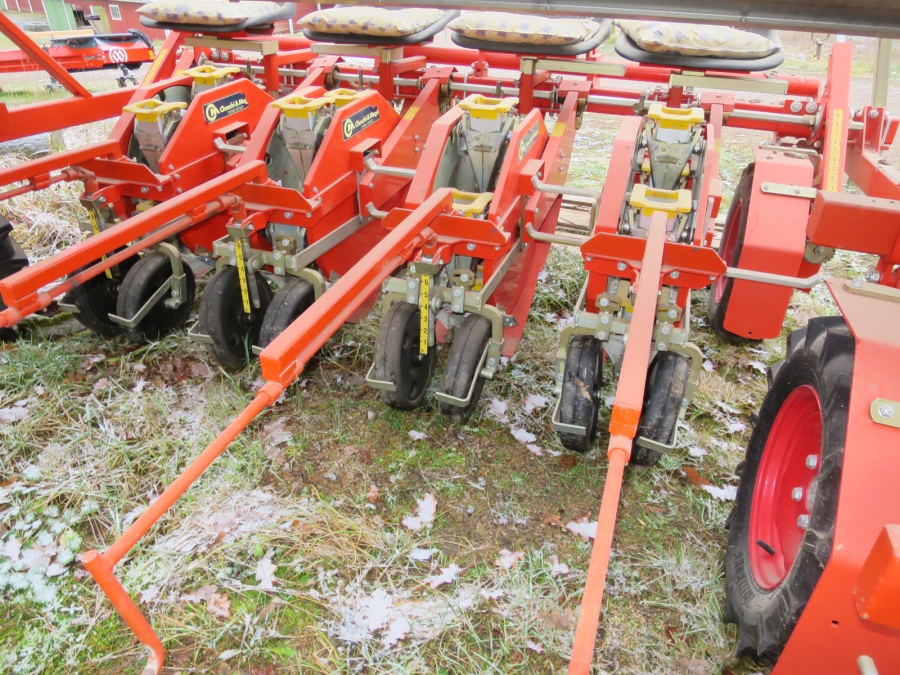 4910 Checchi & Magli Wolf 4 row transplanter