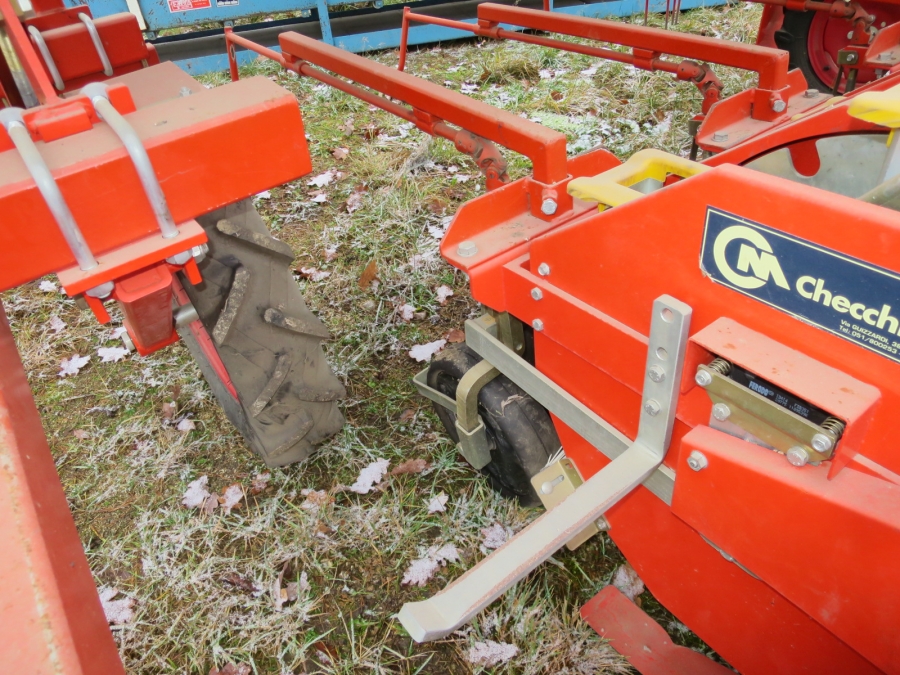 4910 Checchi & Magli Wolf 4 row transplanter