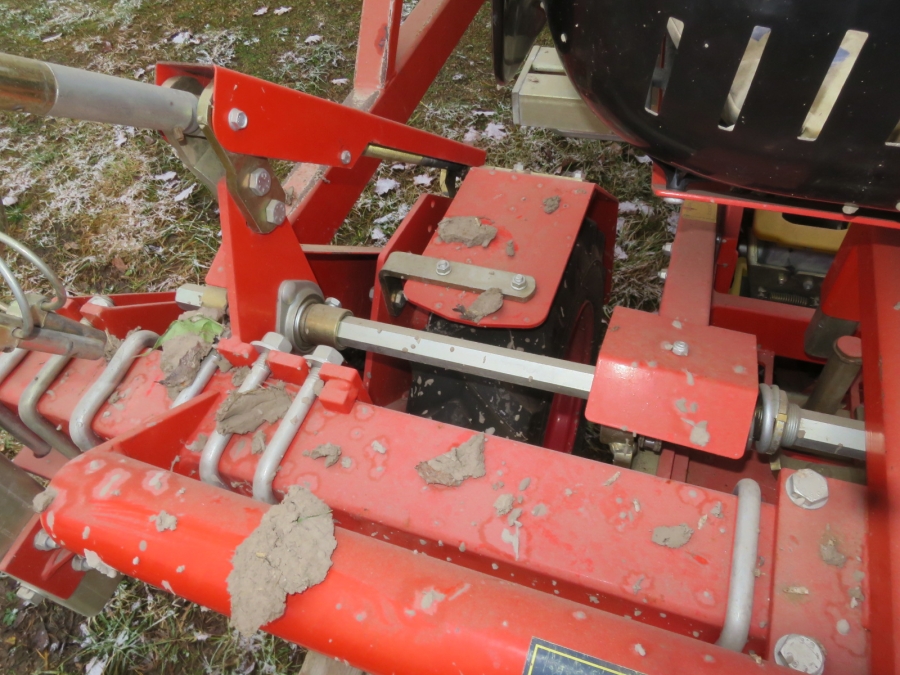 4910 Checchi & Magli Wolf 4 row transplanter