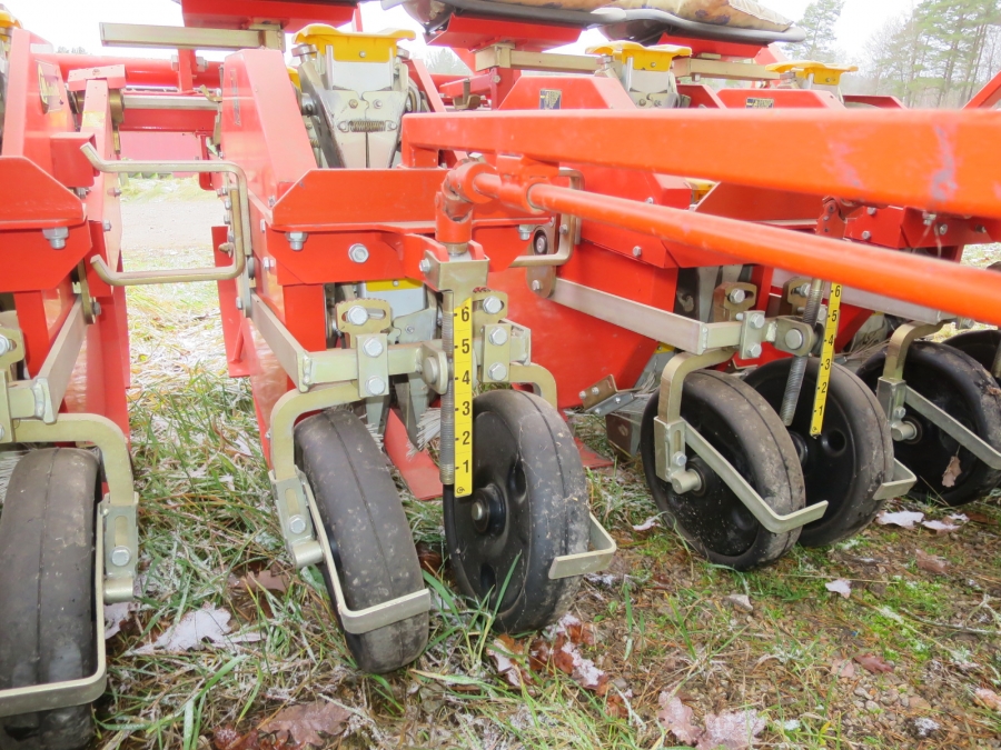 4910 Checchi & Magli Wolf 4 row transplanter