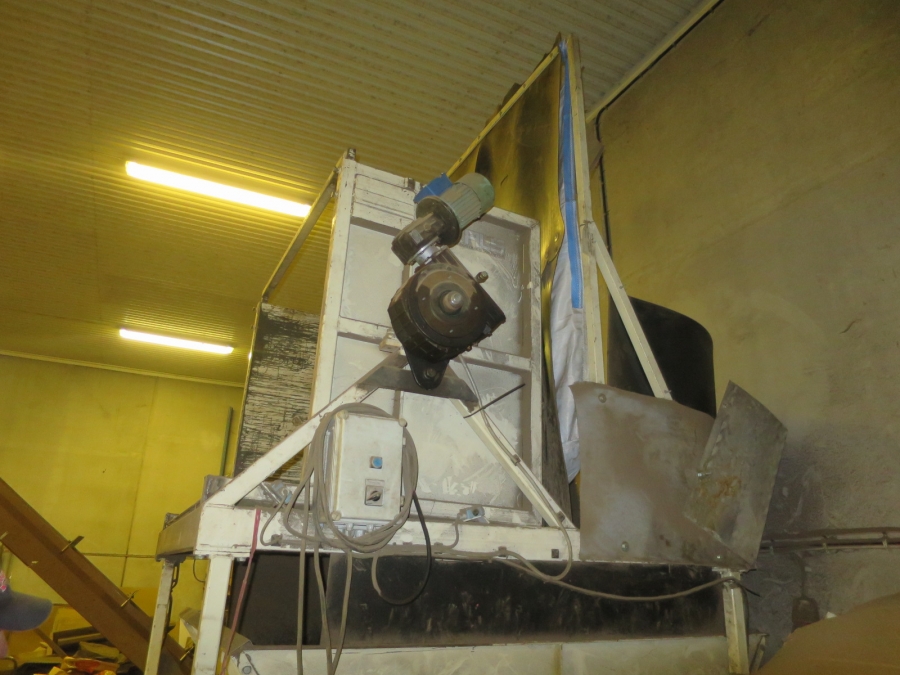 4920 SKALS box turner with Bunker