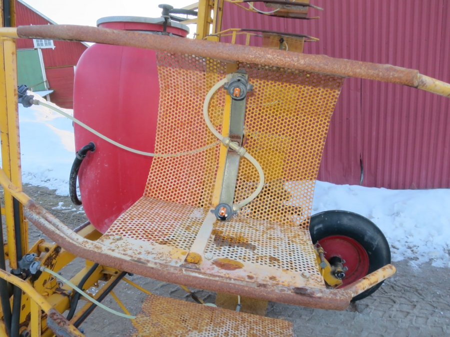4938 JT Moteska spraying systems row crop sprayer