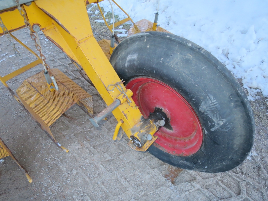 4938 JT Moteska spraying systems row crop sprayer