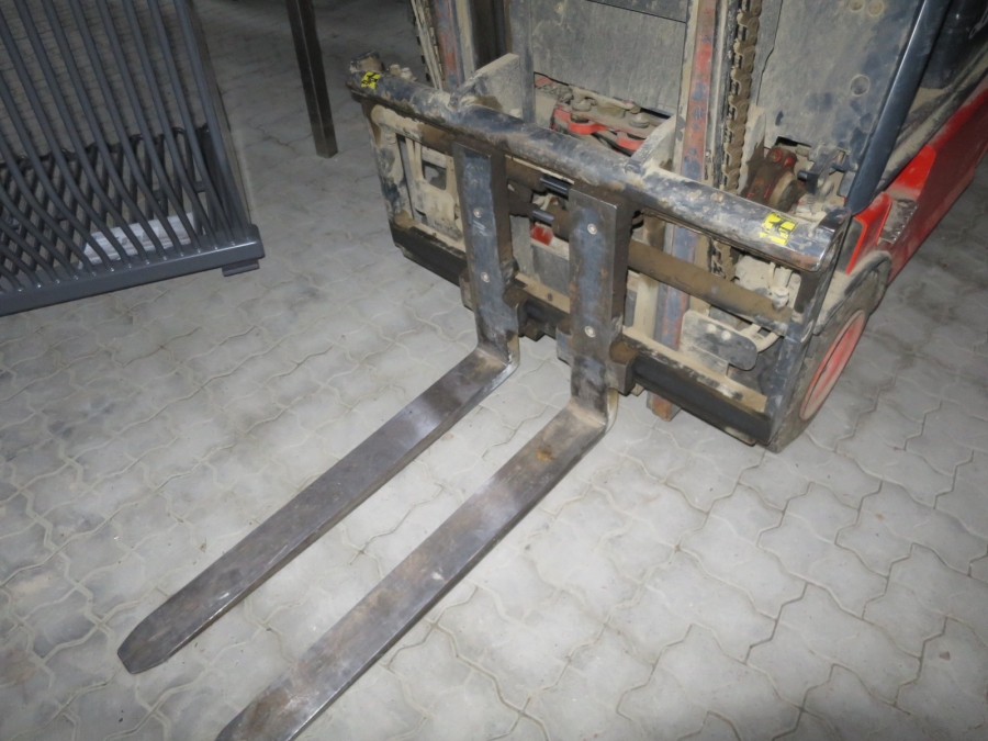 4951 Linde E16 forklift Electric