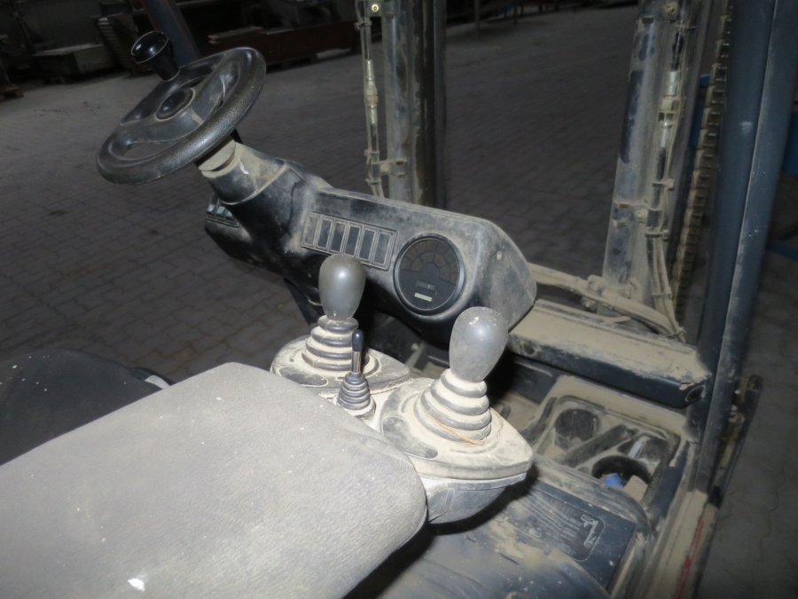 4951 Linde E16 forklift Electric