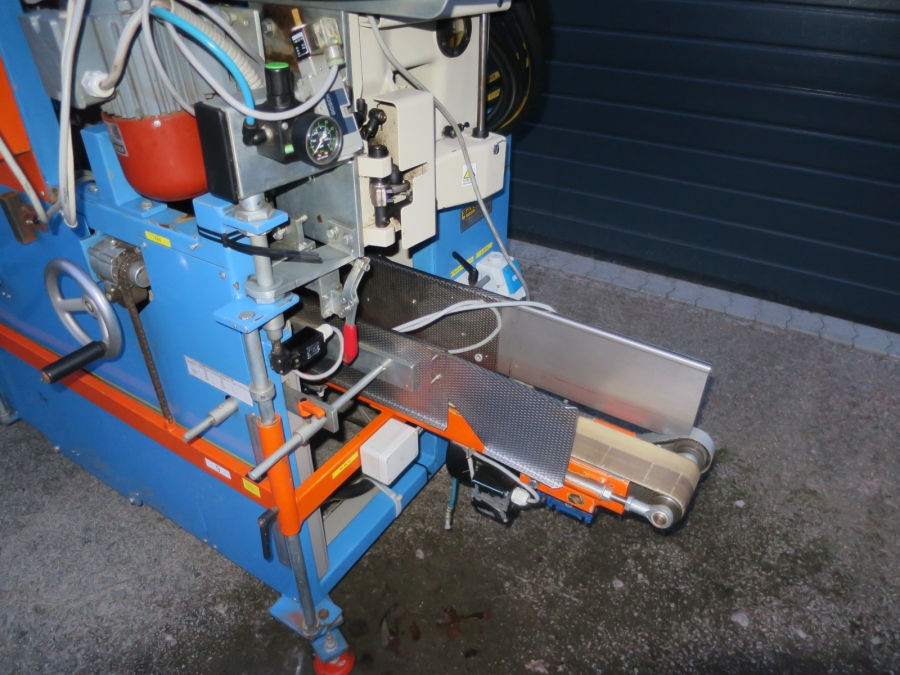 4962 EMVE BE5000 paper bagger