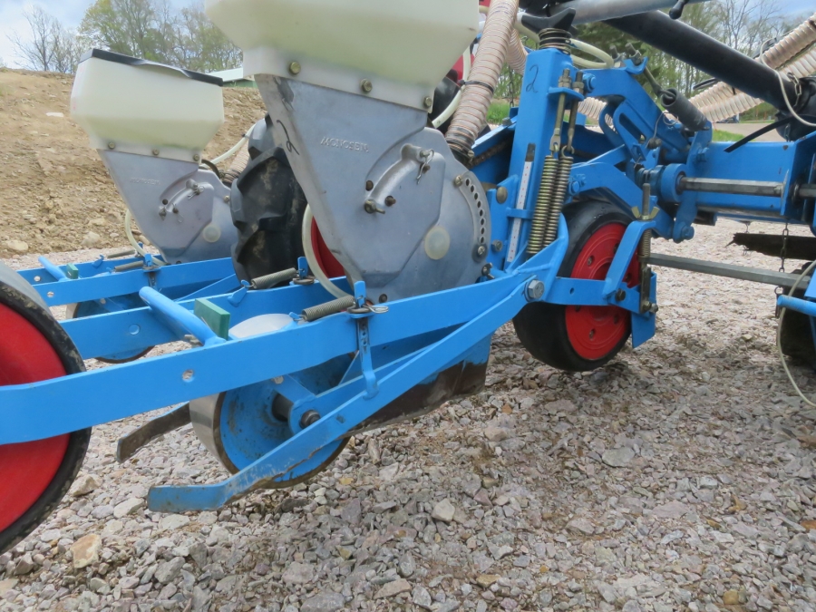 4989 Monosem MS pneumatic precision seeder 4 row