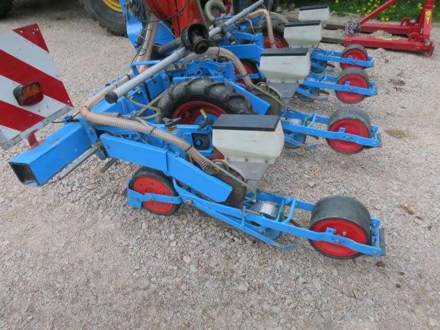 4989 Monosem MS pneumatic precision seeder 4 row