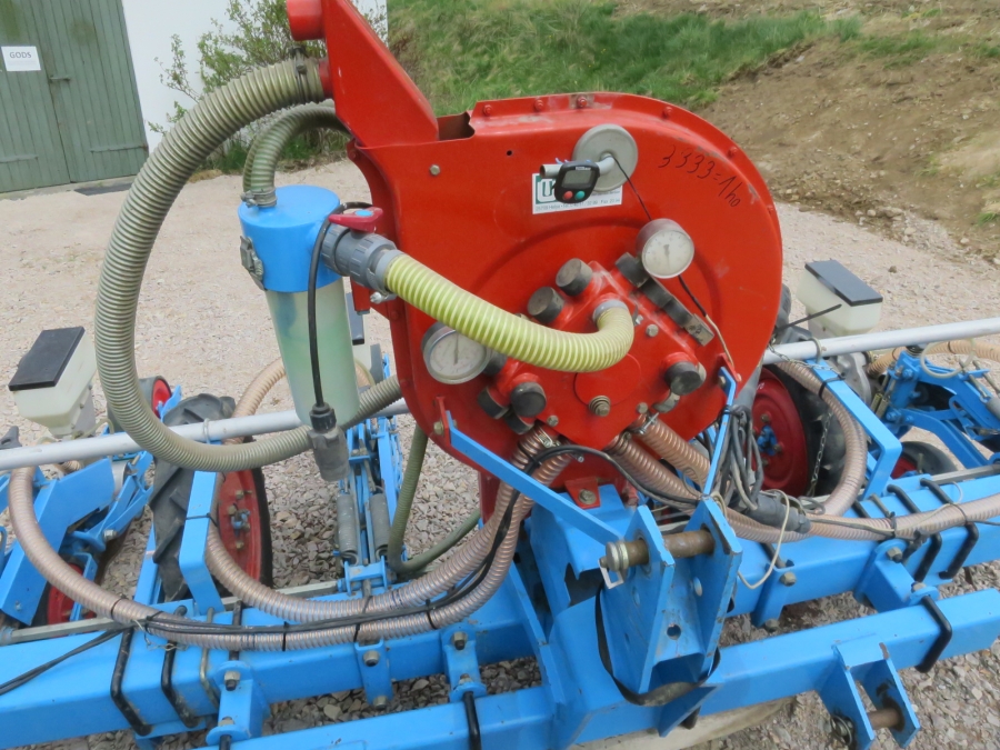 4989 Monosem MS pneumatic precision seeder 4 row