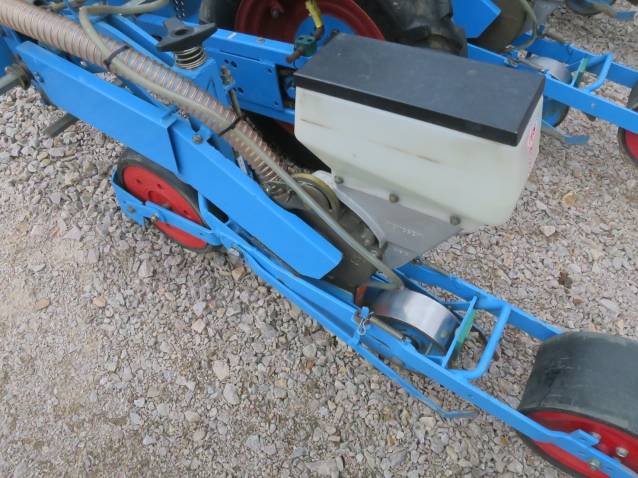 4989 Monosem MS pneumatic precision seeder 4 row