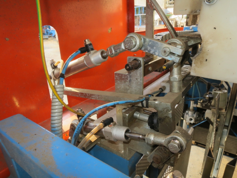 4992 EMVE BE5000 paper bagger
