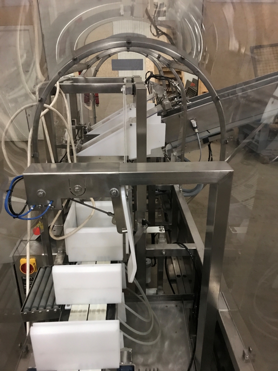 4994 Newtec tray filler NBM61F for punnets
