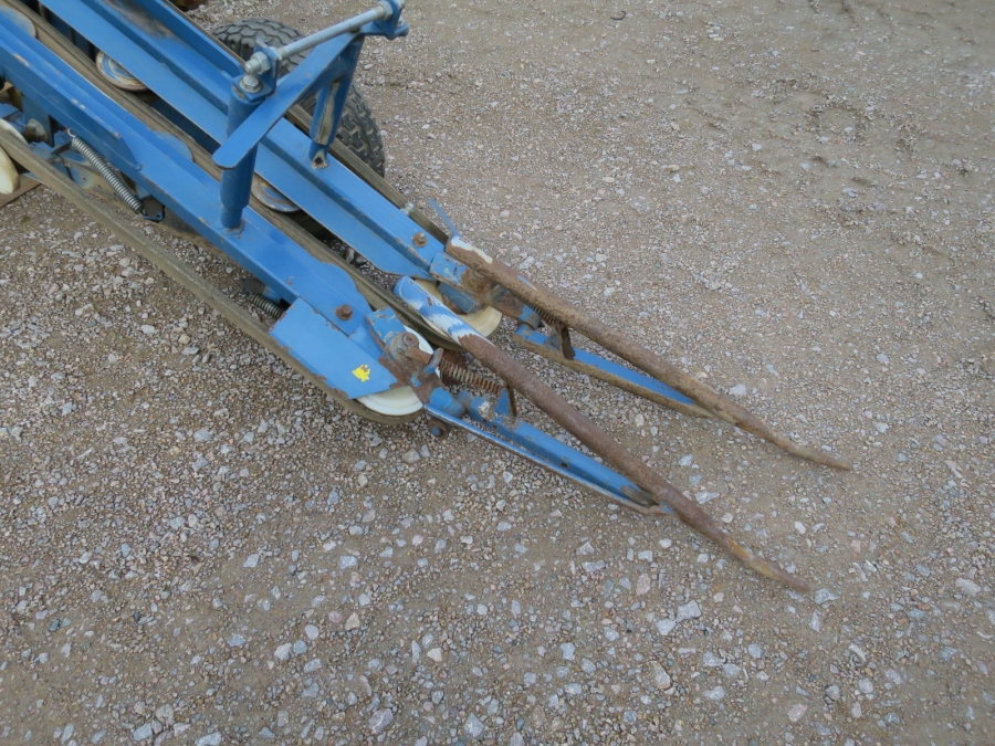 5004 Asa-Lift combi mini carrot harvester with box table