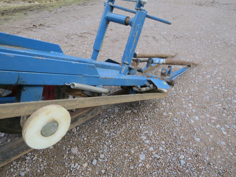 5004 Asa-Lift combi mini carrot harvester with box table