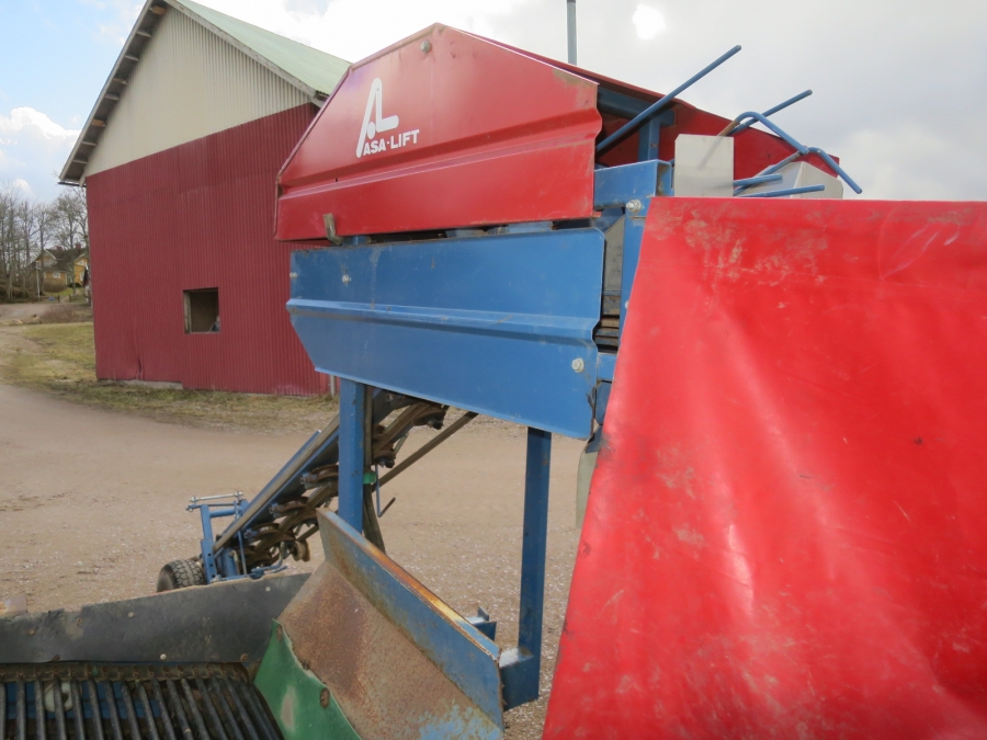5004 Asa-Lift combi mini carrot harvester with box table