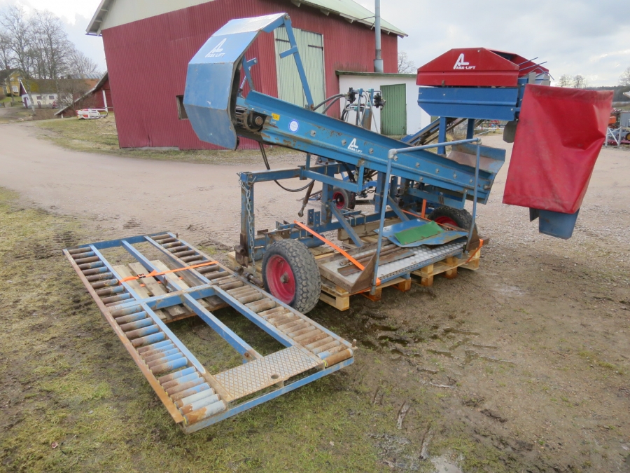 5004 Asa-Lift combi mini carrot harvester with box table