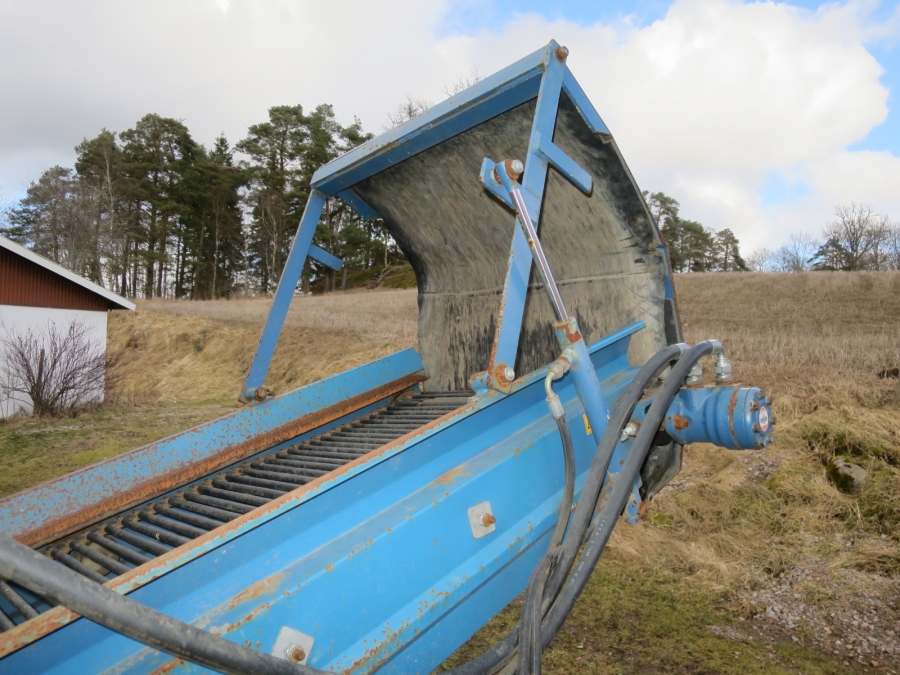 5004 Asa-Lift combi mini carrot harvester with box table