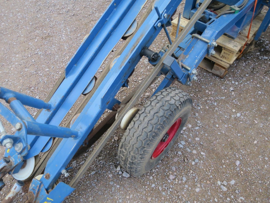 5004 Asa-Lift combi mini carrot harvester with box table