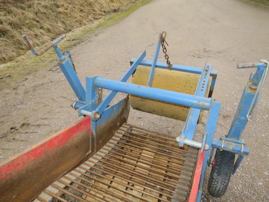 5004 Asa-Lift combi mini carrot harvester with box table