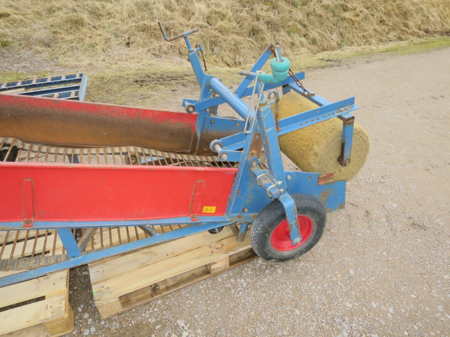 5004 Asa-Lift combi mini carrot harvester with box table