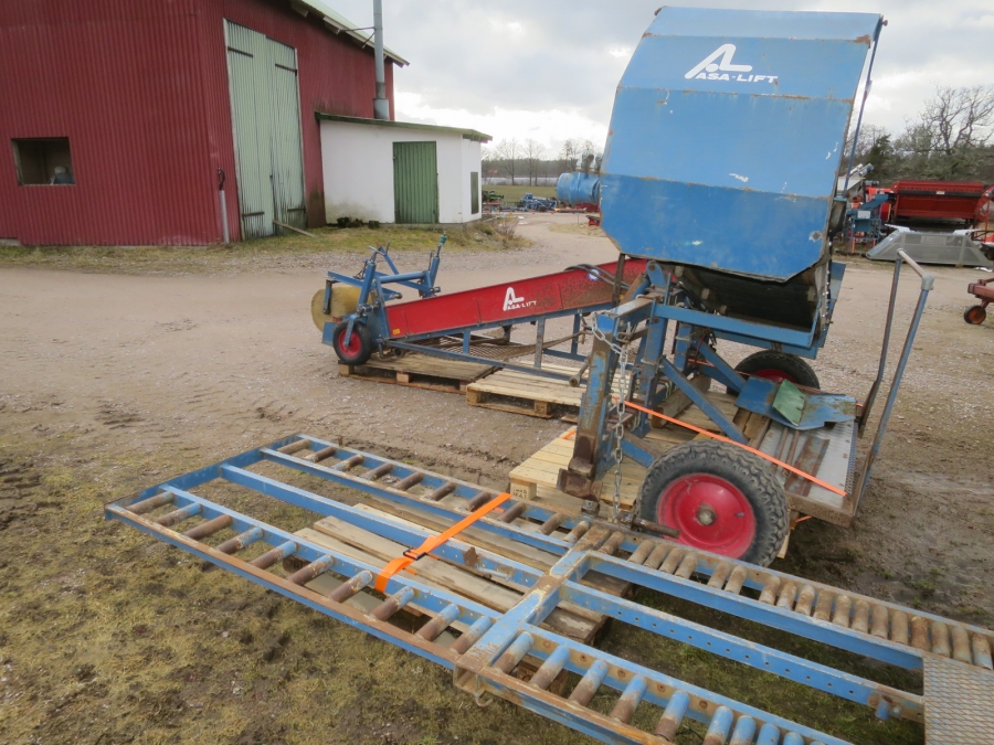 5004 Asa-Lift combi mini carrot harvester with box table