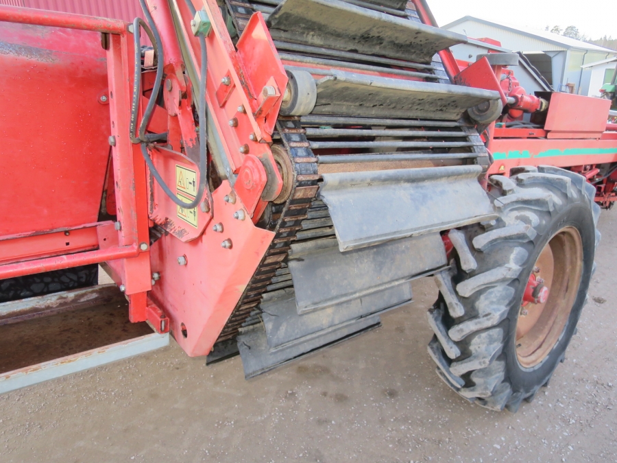 5008 Kverneland Underhaug 2200 onion loader harvester