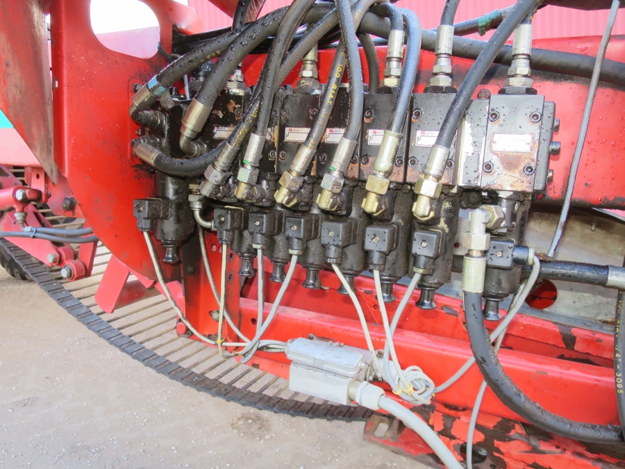 5008 Kverneland Underhaug 2200 onion loader harvester