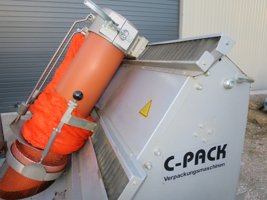 5011 C-Pack VAC 929 Net clipper automatic net bagger