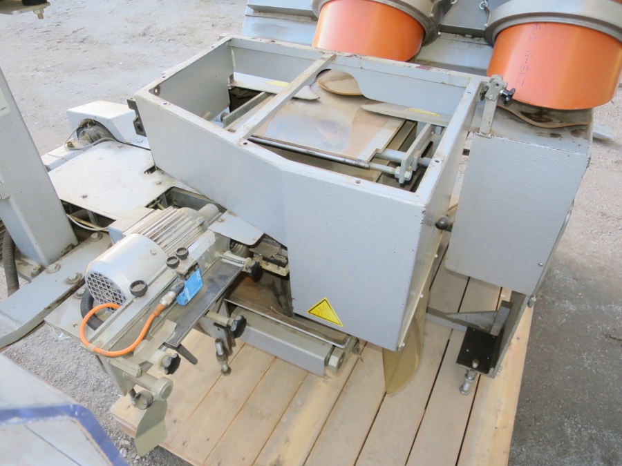 5025 C-Pack VAC 929 Net clipper automatic net bagger