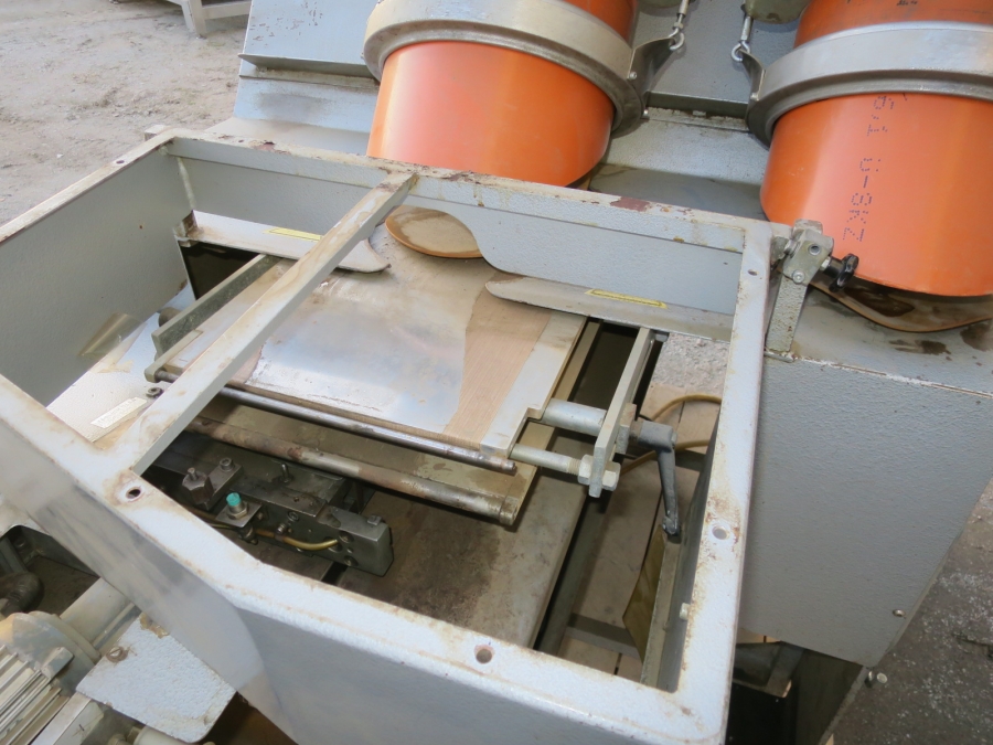5025 C-Pack VAC 929 Net clipper automatic net bagger