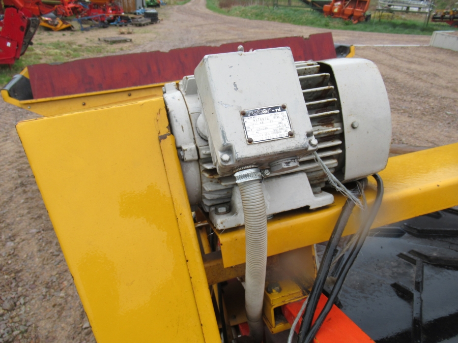 5027 Climax receiving hopper