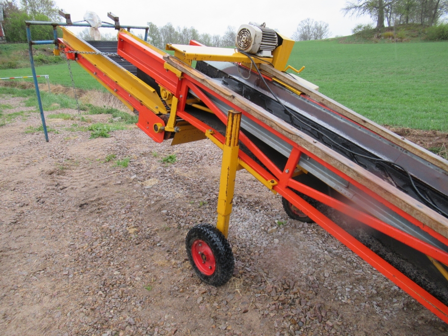 5027 Climax receiving hopper