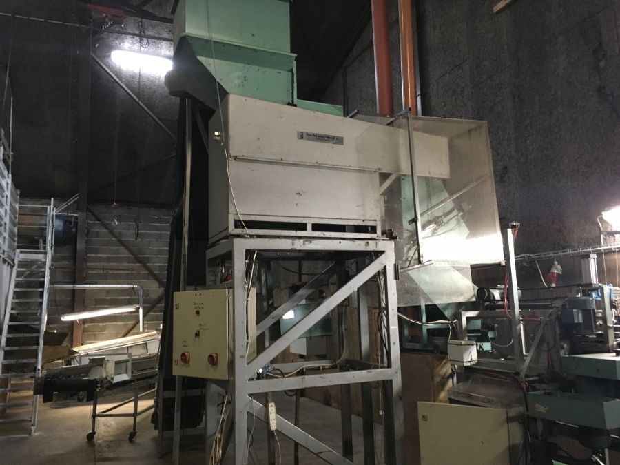 5034 Propak JN potato bagger with sewing line