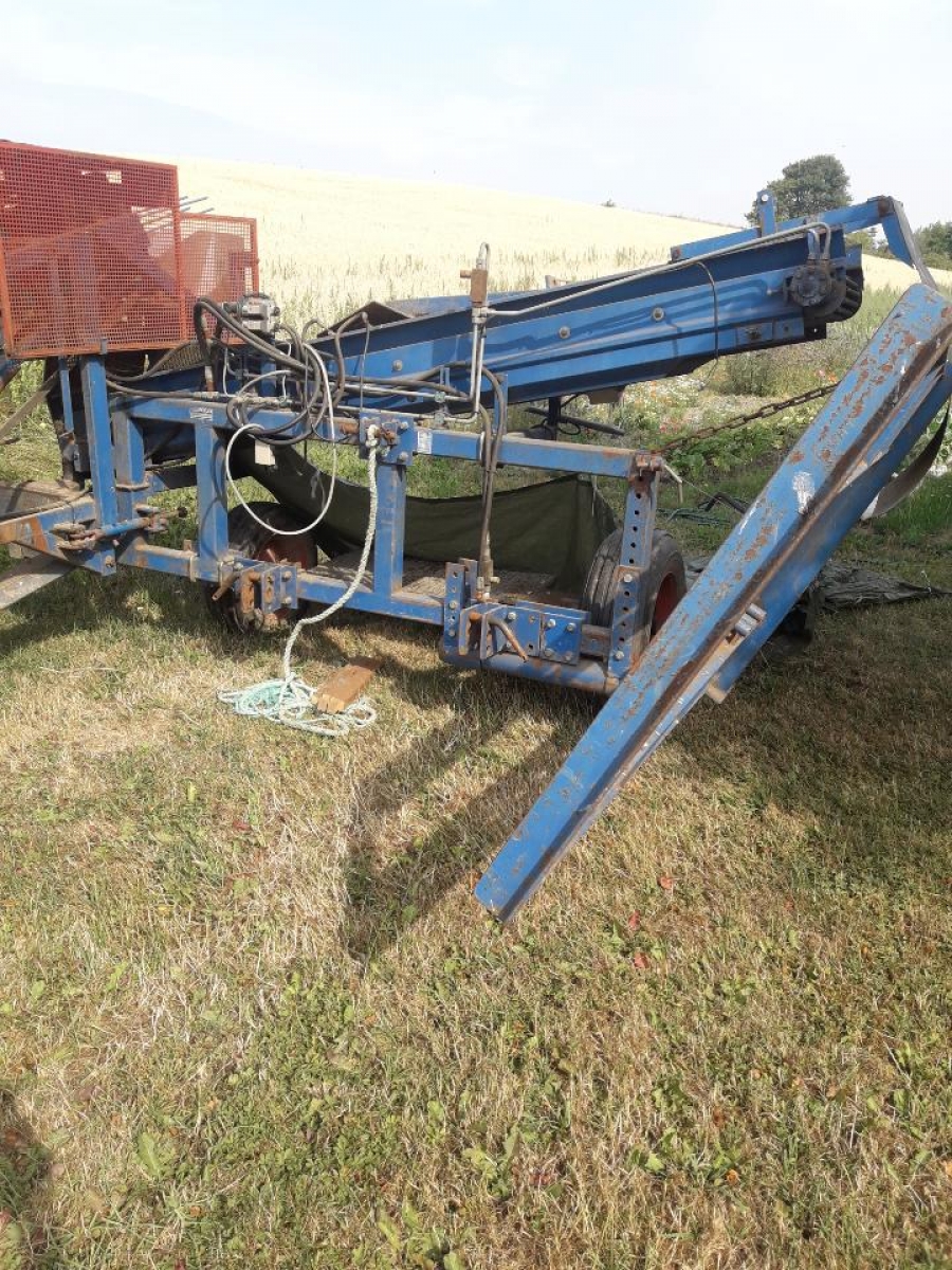 5036 Asa-Lift carrot harvester mounted